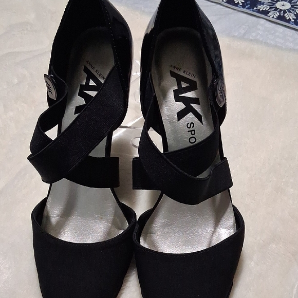 Anne Klein Black Heels with Chic Cross-Strap Design - Picture 1 of 10